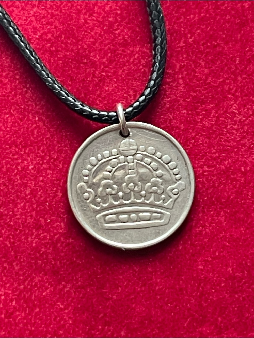 Silver Sweden Coin Pendant Necklace in Silver Tone